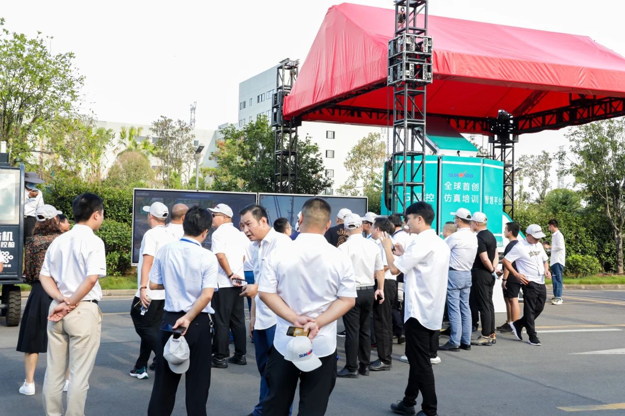 逛展超热闹！山河智能成果展示会高能名场面来袭