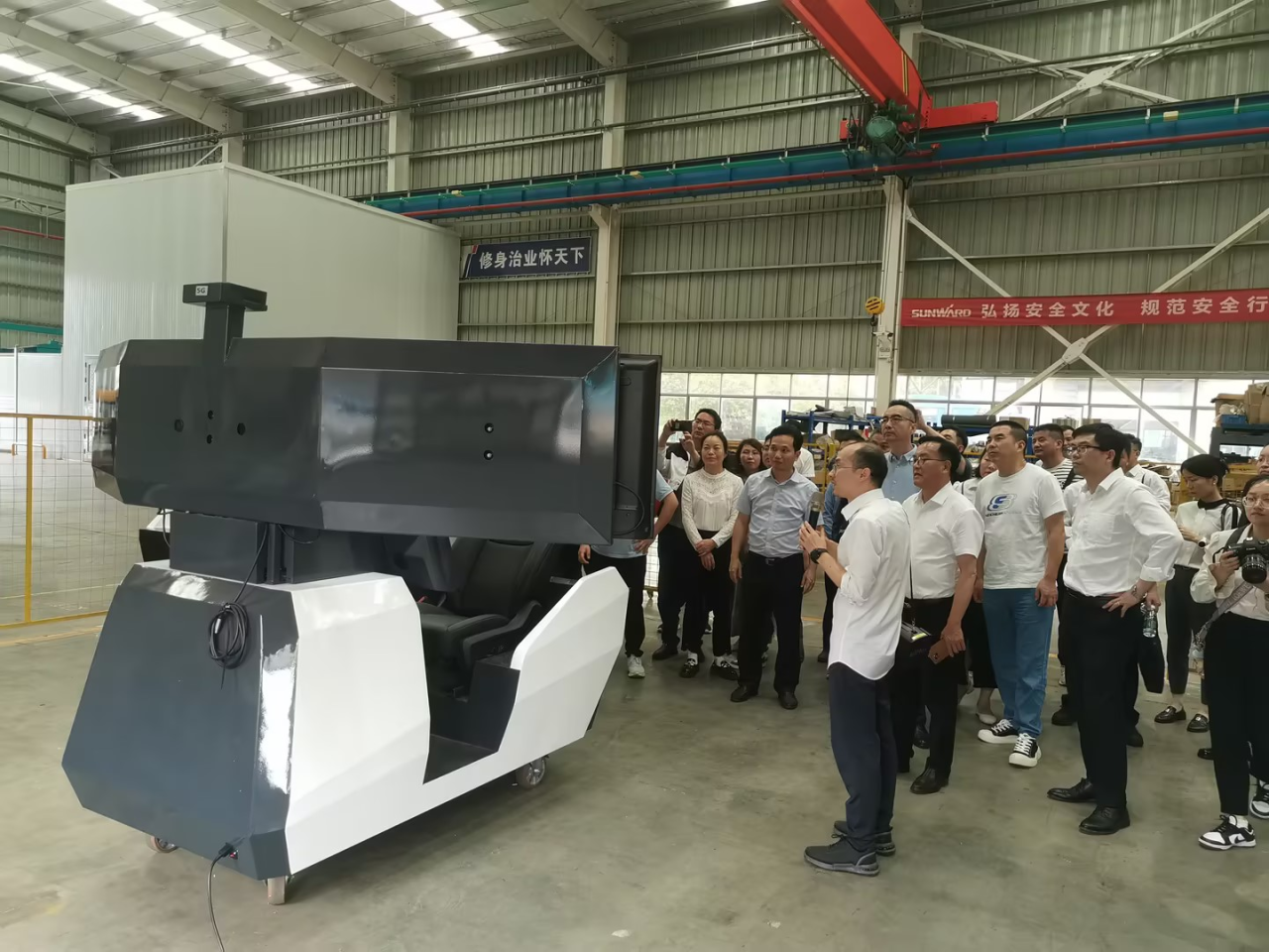 湘潭市工信局带队莅临山河智能开展智能制造现场观摩交流活动